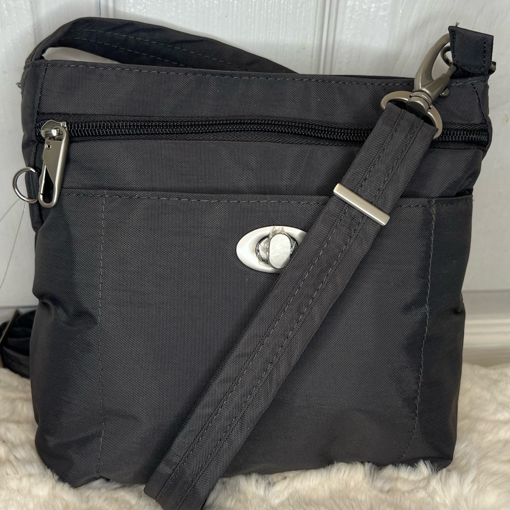 MAGELLAN’S VAULTPRO SECURITY SYSTEM BAG